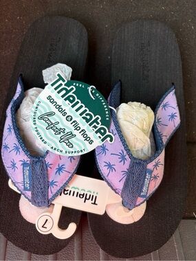 Tidewater Women's Pink Palm-Print Comfort Flip Flops